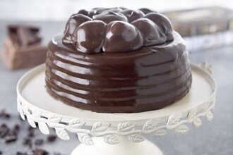 Çikolatalı Profiterollü Pasta (4-6 Kişilik) görseli