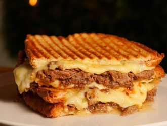 Ayvalık Tost Ekmeğine Kavurmalı Tost görseli