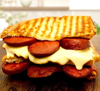 Ayvalık Ekmeğine Karışık Tost görseli