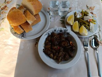 Bulgur Pilavı Üzeri Tavuk Ciğer Kavurma görseli