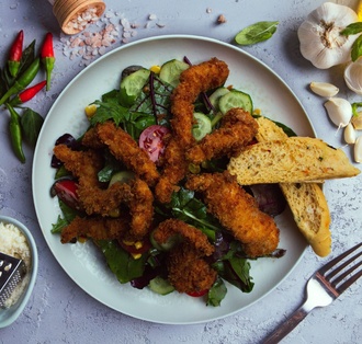 Çıtır Tavuklu Salata görseli