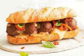 Ekmek Arası Kaşarlı Köfte görseli