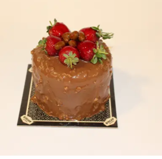 Çikolatalı Antep Fıstıklı Çilekli Mini Pasta görseli