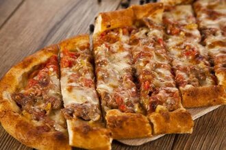 Kuşbaşılı Kaşarlı Pide görseli