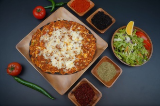 Kaşarlı Antep Lahmacun görseli