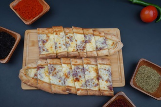 Pastırmalı Kaşarlı Pide (Açık) görseli