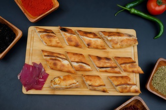 Pastırmalı Pide (Kapalı) görseli