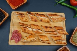 Sucuklu Pide (Kapalı) görseli