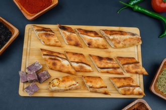 Kavurmalı Pide (Kapalı) görseli