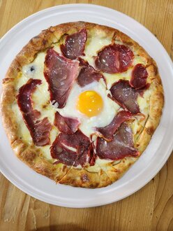 Pastırmalı Kaşarlı Pide (Açık) (Yuvarlak) görseli