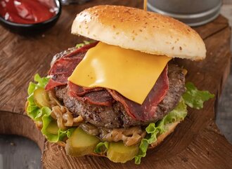 Pastırmalı Cheddarlı Burger görseli