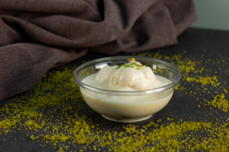 Beyaz Çikolatalı Profiterol görseli