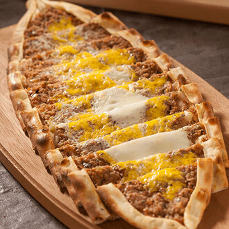 Kıymalı Yumurtalı Pide görseli