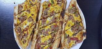 Kuşbaşılı Yumurtalı Pide görseli