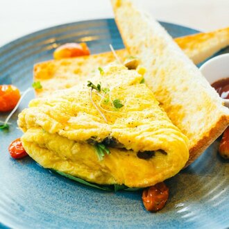 Dana Sucuklu & Kaşar Peynirli Omlet+ Baget Ekmegi görseli