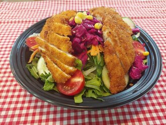 Tavuk Şnitzel Salata görseli