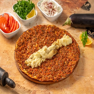 Patlıcanlı Lahmacun görseli