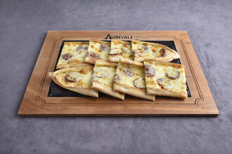 Sucuklu Kaşarlı Pide görseli