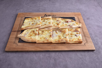 Pastırmalı Kaşarlı Pide görseli