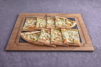 Tavuklu Kaşarlı Pide görseli