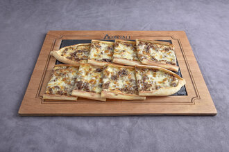 Kavurmalı Kaşarlı Pide görseli