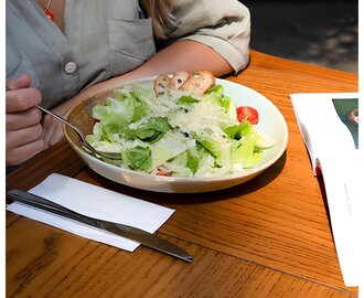 Tavuklu Sezar Salata görseli