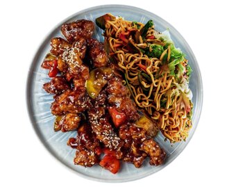 Sebzeli Noodle Üstü General Tso görseli