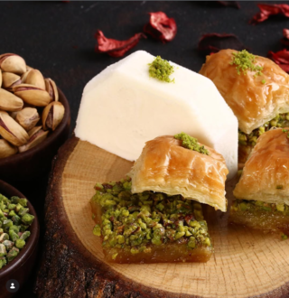 Fıstıklı Özel Kare Baklava (1 Kg) görseli