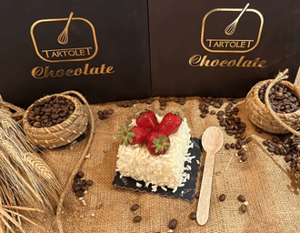 Beyaz Çikolatalı Çilekli Pasta görseli