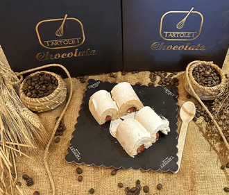 Çilekli Rulo Petifür görseli