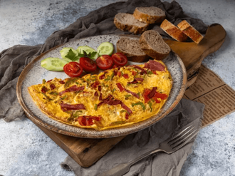 Domatesli Kaşarlı Biberli Omlet görseli