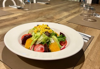 Avlu Bahçe Salata görseli