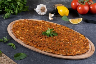 Kaşarlı Lahmacun görseli