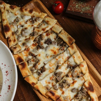 Kaşarlı Kavurmalı Pide görseli