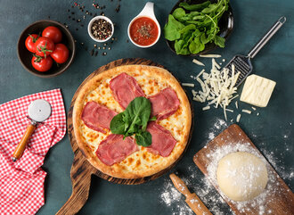 Füme Etli İtalyan Pizza görseli