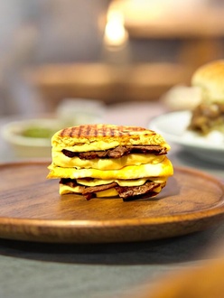 Yumurtalı Kavurmalı Tost görseli