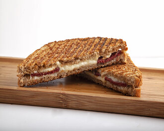 Sucuklu Kaşarlı Tost görseli