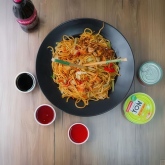 Ton Balıklı Noodle görseli