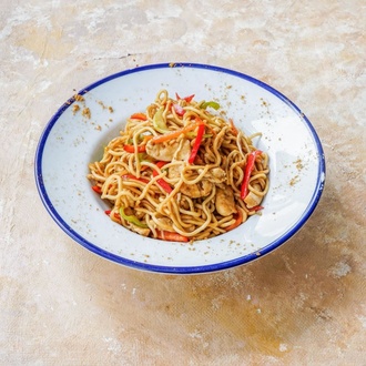 Sebzeli Noodle Üzeri Tatlı Ekşi Soslu Tavuk görseli