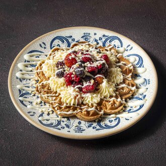 Orman Meyveli Waffle görseli