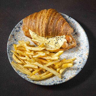 Çift Tavuk Sosisli Kruvasan görseli