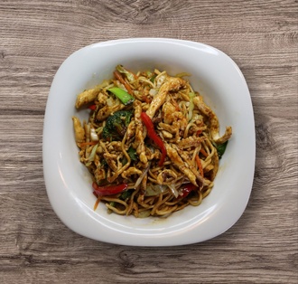 Tavuklu Sebzeli Erişte görseli