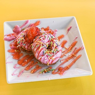 Çilekli Donut görseli