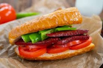 Üç Çeyrek Ekmek Arası Sucuk görseli