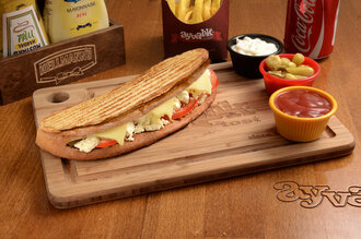 Tulum Peynirli Kaşarlı Tost görseli