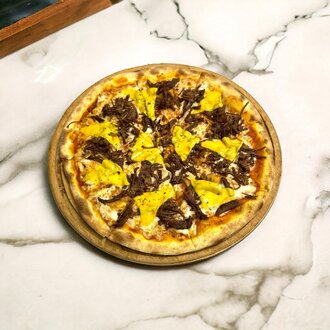 Tiftik Etli Cheddarlı Pizza görseli