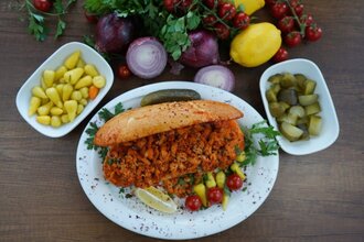 Yarım Ekmek Arası Tavuk Tantuni görseli