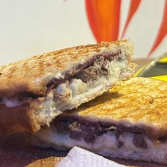 Kavurma Kaşarlı Tost görseli