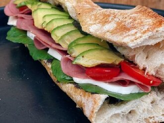 Mozzarellalı & Jambonlu Sandviç görseli