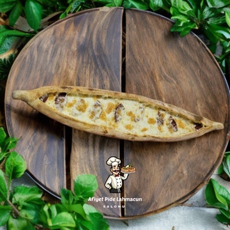 Kaşarlı Sucuklu Pide görseli